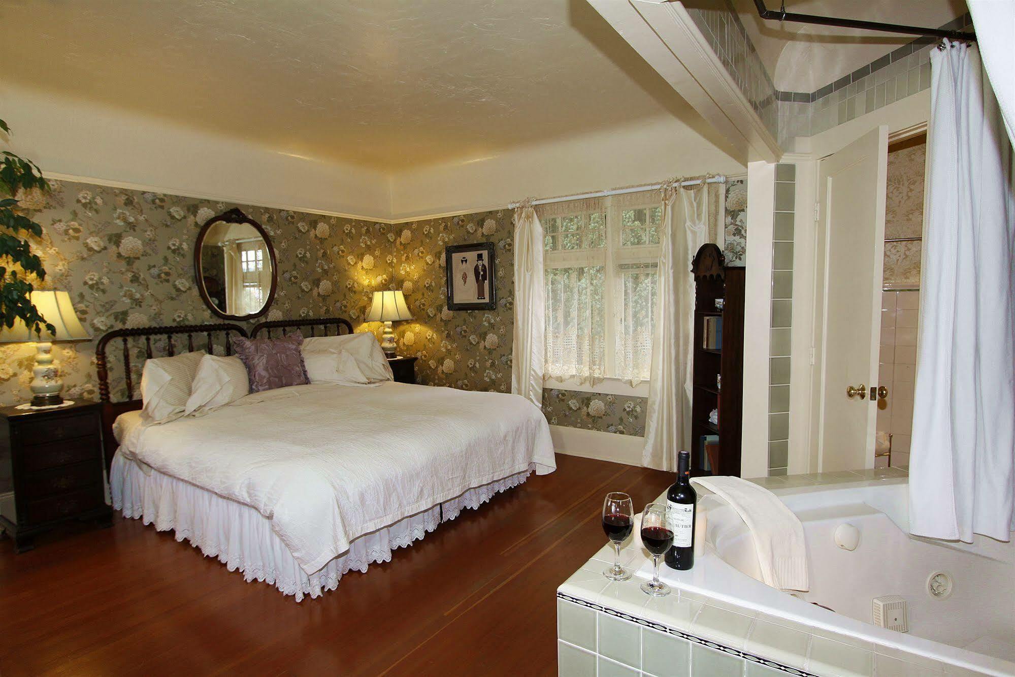 The Jabberwock Bed & Breakfast Монтерей Экстерьер фото