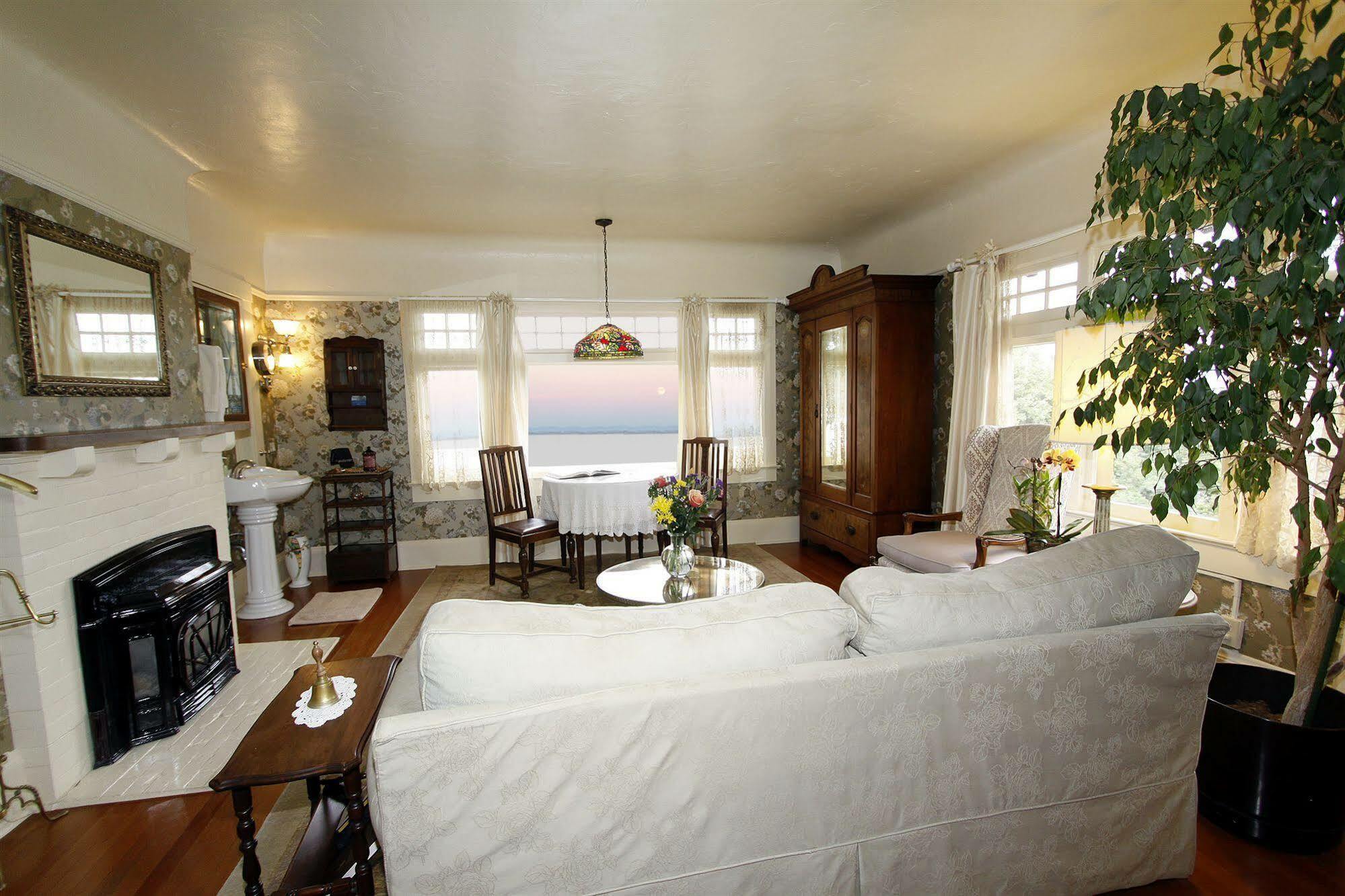 The Jabberwock Bed & Breakfast Монтерей Экстерьер фото